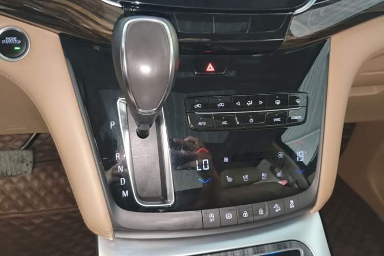 Used Buick GL8 2017 ES 28T Flagship Model China V Standard Gear Lever