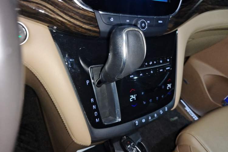 Used Buick GL8 2017 ES 28T Flagship Model China V Standard Gear Lever