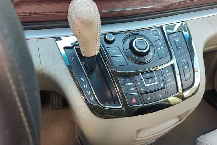 Used Buick GL8 2017 25S Prestige Version China V Standard Gear Lever