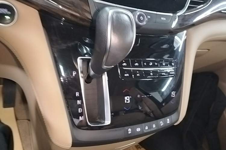 Used Buick GL8 2017 ES 28T Luxury Model China V Standard Gear Lever
