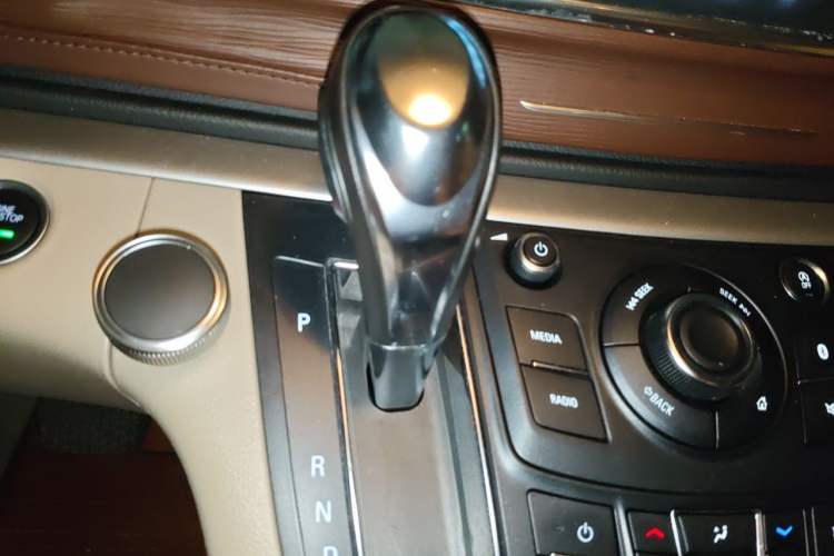 Used Buick GL8 2017 25S Prestige Version China V Standard Gear Lever
