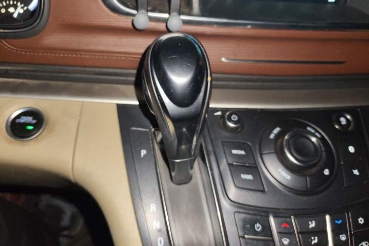 Used Buick GL8 2017 25S Prestige Version China V Standard Gear Lever