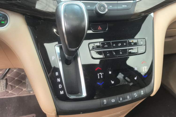 Used Buick GL8 2017 ES 28T Luxury Model China V Standard Gear Lever