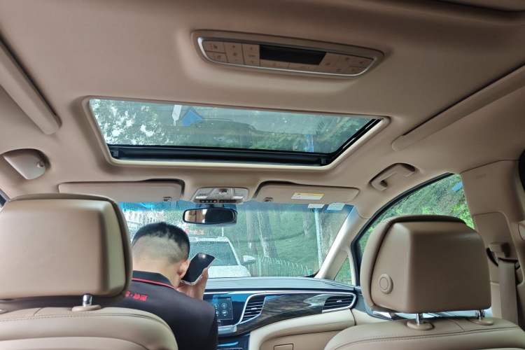 Used Buick GL8 2017 ES 28T Flagship Model China V Standard Headliner