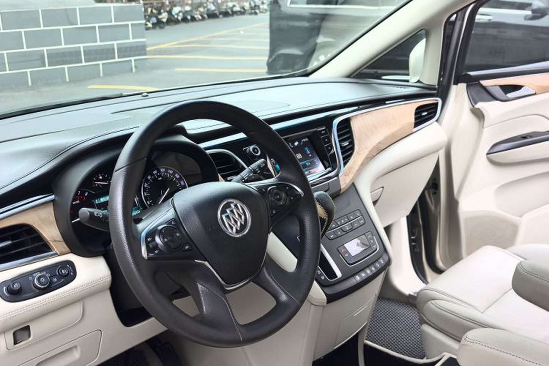 Used Buick GL8 2017 ES 28T Comfort Model China V Standard Interior 11