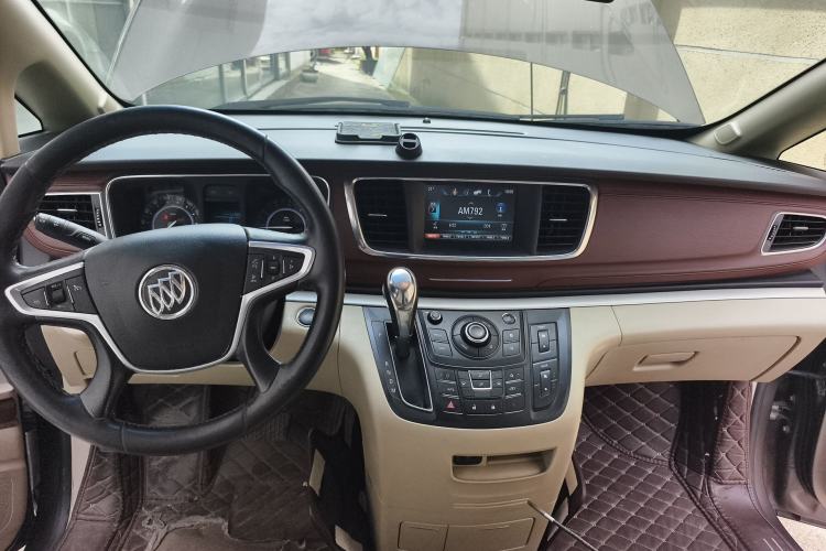 Used Buick GL8 2017 25S Luxury Version China V Standard Interior 2