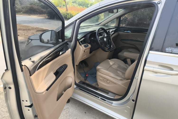Used Buick GL8 2017 ES 28T Premium Version China V Standard Interior 2
