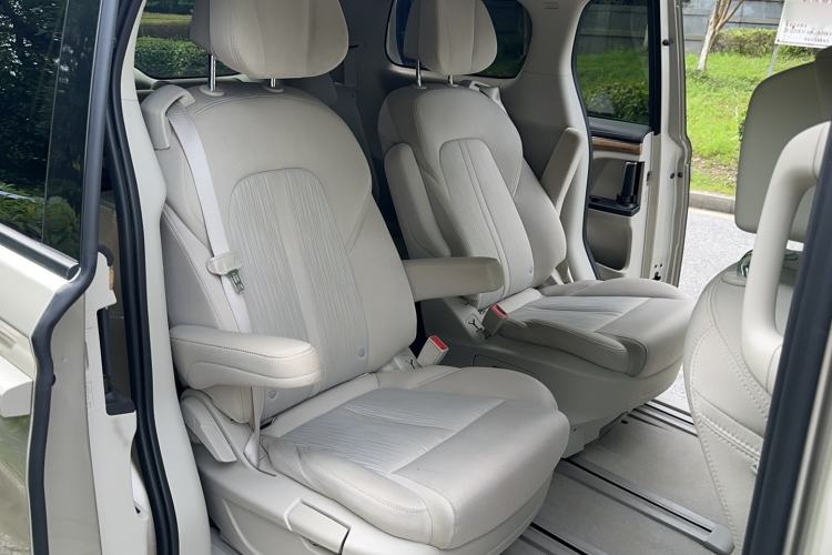 Used Buick GL8 2017 ES 28T Comfort Model China V Standard Interior 2