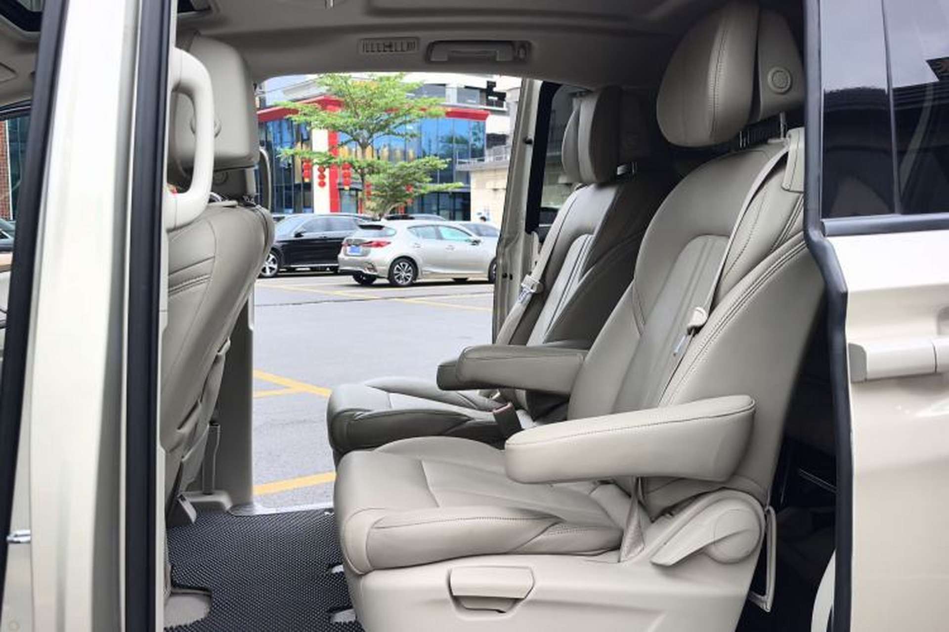 Used Buick GL8 2017 ES 28T Comfort Model China V Standard Interior 3