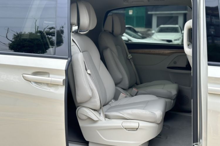 Used Buick GL8 2017 ES 28T Comfort Model China V Standard Interior 3