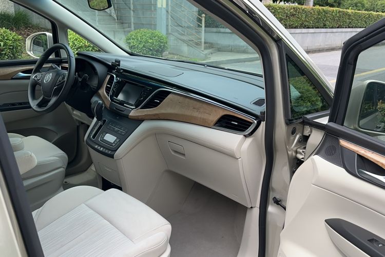 Used Buick GL8 2017 ES 28T Comfort Model China V Standard Interior 3