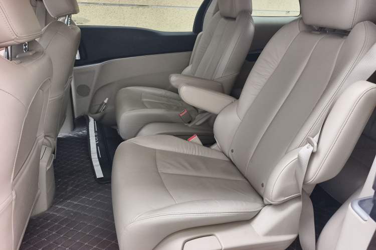 Used Buick GL8 2017 25S Luxury Version China V Standard Interior 4