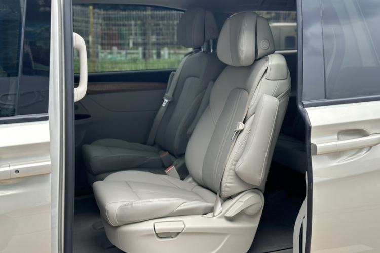Used Buick GL8 2017 ES 28T Comfort Model China V Standard Interior 5