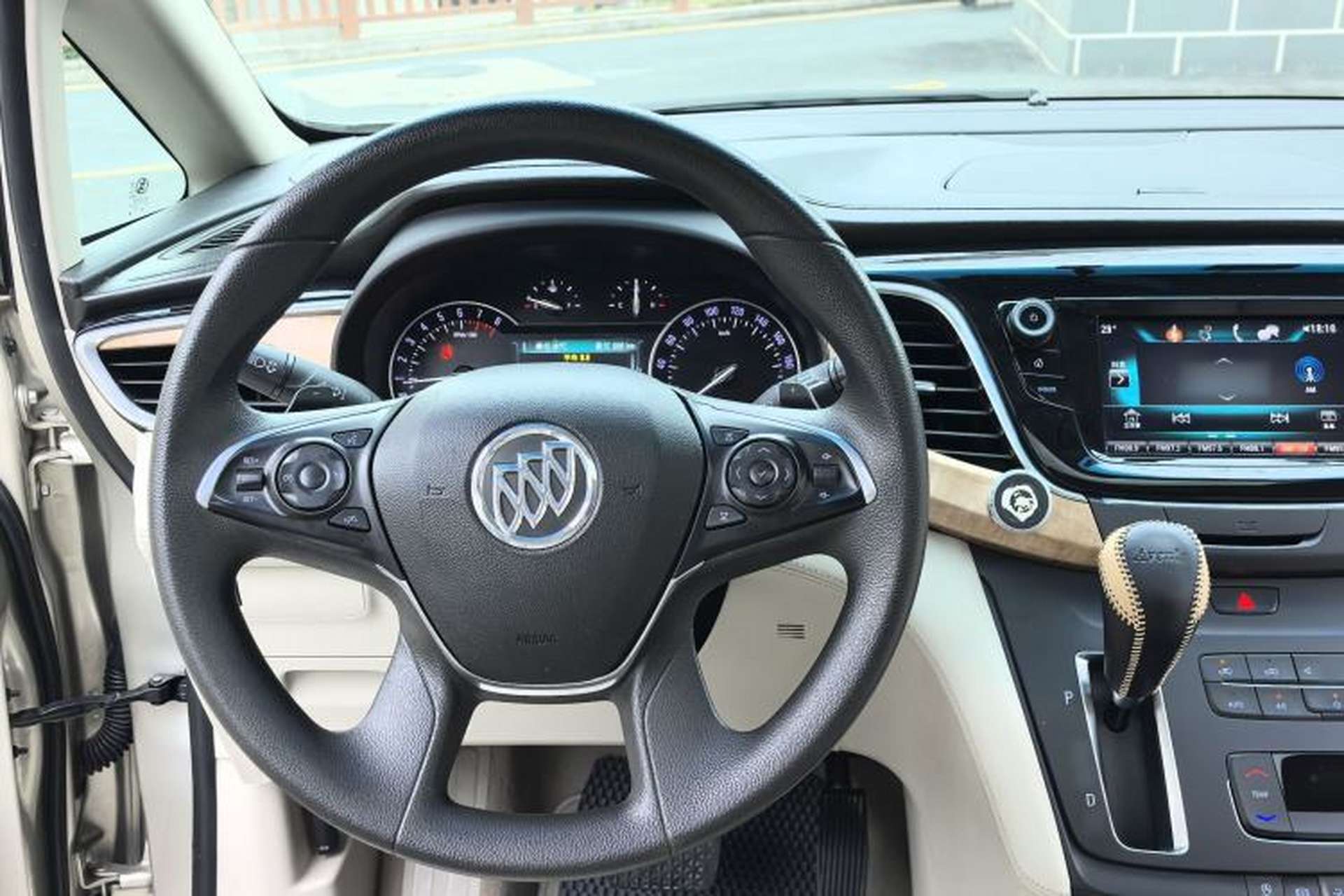 Used Buick GL8 2017 ES 28T Comfort Model China V Standard Interior 6