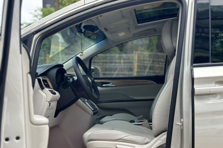 Used Buick GL8 2017 ES 28T Comfort Model China V Standard Interior 8