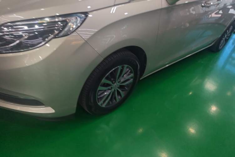 Used Buick GL8 2017 ES 28T Luxury Model China V Standard Left Front Wheel Hub