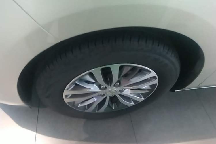 Used Buick GL8 2017 ES 28T Luxury Model China V Standard Left Front Wheel Hub