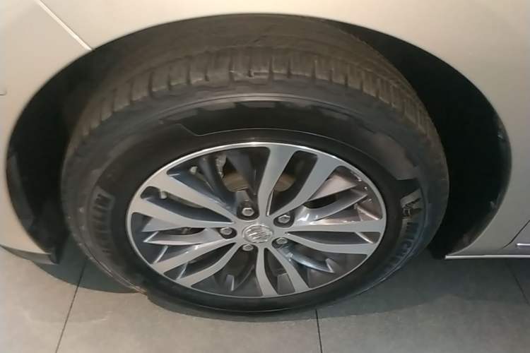 Used Buick GL8 2017 ES 28T Flagship Model China V Standard Left Front Wheel Hub