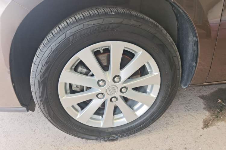 Used Buick GL8 2017 25S Comfort Version China V Standard Left Front Wheel Hub