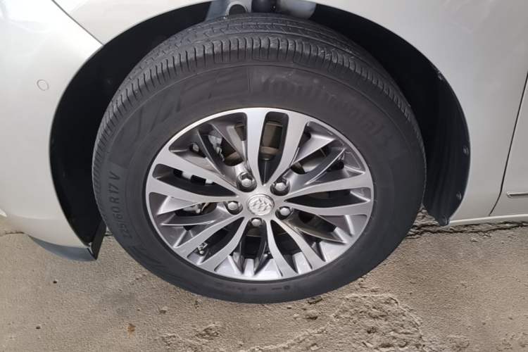 Used Buick GL8 2017 ES 28T Flagship Model China V Standard Left Front Wheel Hub