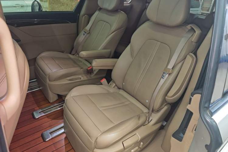 Used Buick GL8 2017 ES 28T Luxury Model China V Standard Left Rear Seat