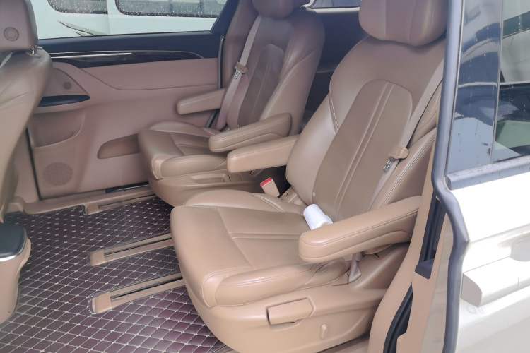 Used Buick GL8 2017 ES 28T Premium Version China V Standard Left Rear Seat