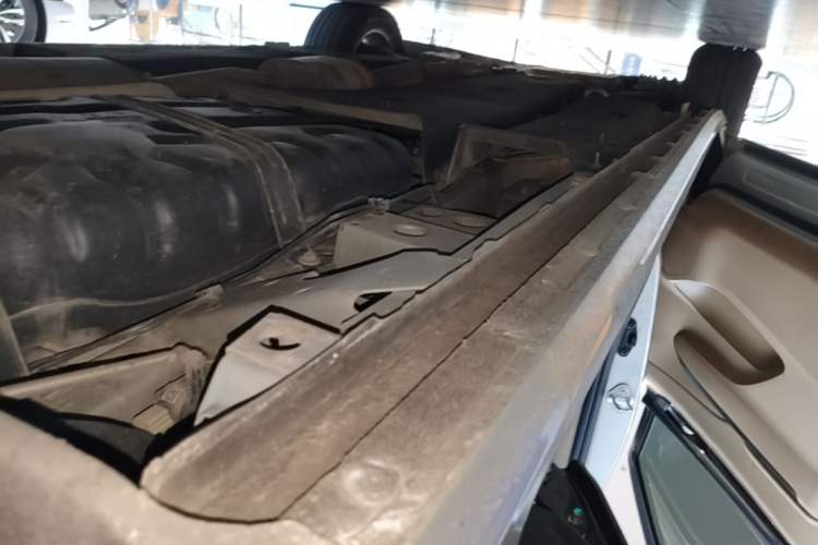 Used Buick GL8 2017 ES 28T Luxury Model China V Standard Left Side Sill