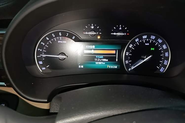 Used Buick GL8 2017 ES 28T Luxury Model China V Standard Odometer Close Up