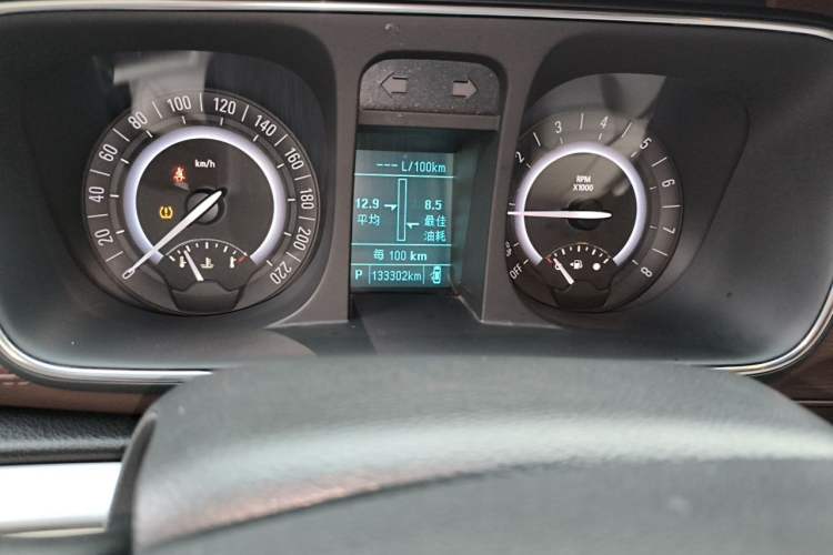 Used Buick GL8 2017 25S Luxury Version China V Standard Odometer Close Up