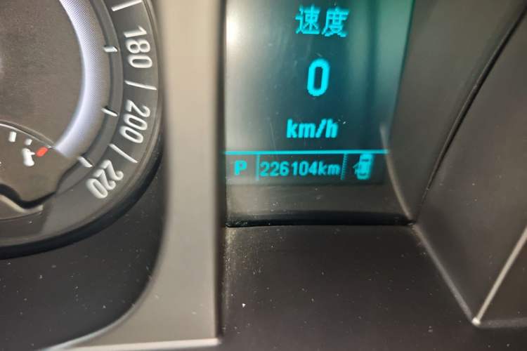 Used Buick GL8 2017 25S Luxury Version China V Standard Odometer Close Up