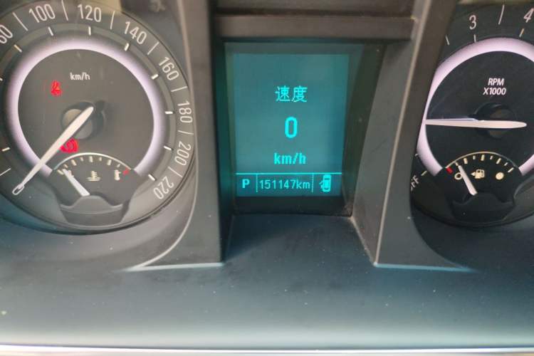 Used Buick GL8 2017 25S Luxury Version China V Standard Odometer Close Up