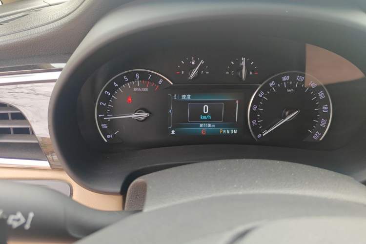 Used Buick GL8 2017 ES 28T Luxury Model China V Standard Odometer Close Up