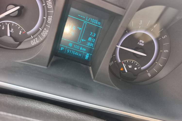 Used Buick GL8 2017 25S Luxury Version China V Standard Odometer Close Up