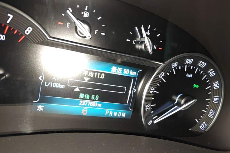 Used Buick GL8 2017 ES 28T Luxury Model China V Standard Odometer Close Up