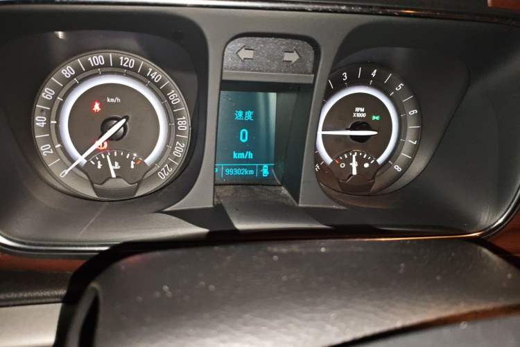Used Buick GL8 2017 25S Luxury Version China V Standard Odometer Close Up
