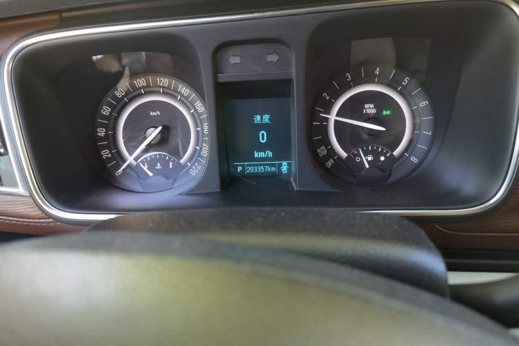 Used Buick GL8 2017 25S Luxury Version China V Standard Odometer Close Up