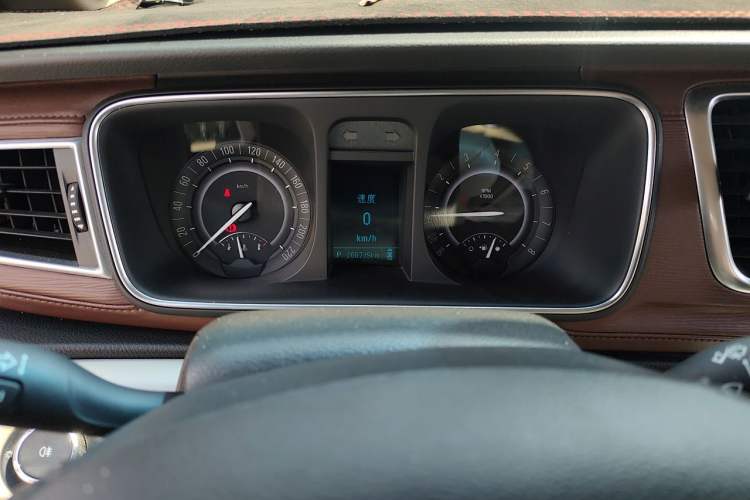 Used Buick GL8 2017 25S Prestige Version China V Standard Odometer Close Up