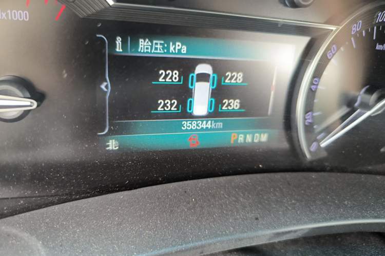Used Buick GL8 2017 ES 28T Luxury Model China V Standard Odometer Close Up