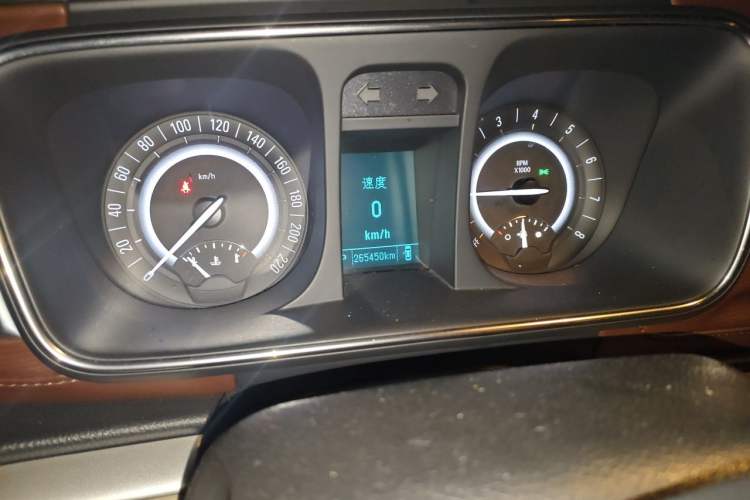 Used Buick GL8 2017 25S Luxury Version China V Standard Odometer Close Up