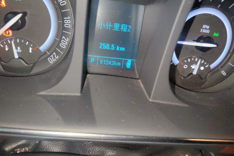 Used Buick GL8 2017 25S Comfort Version China V Standard Odometer Close Up