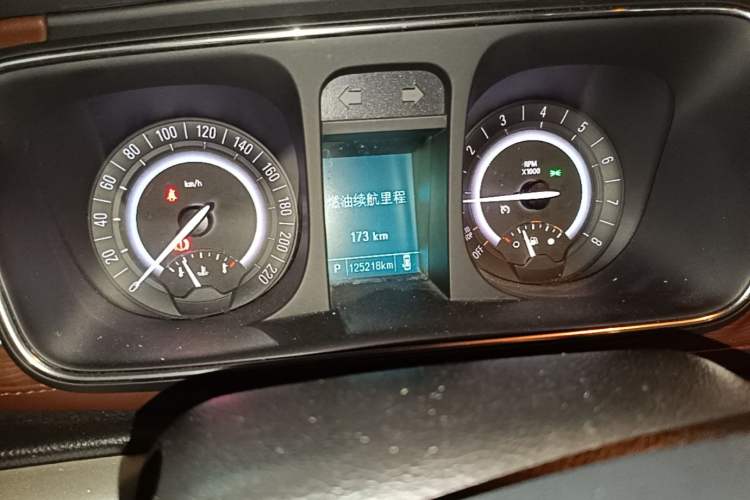 Used Buick GL8 2017 25S Luxury Version China V Standard Odometer Close Up