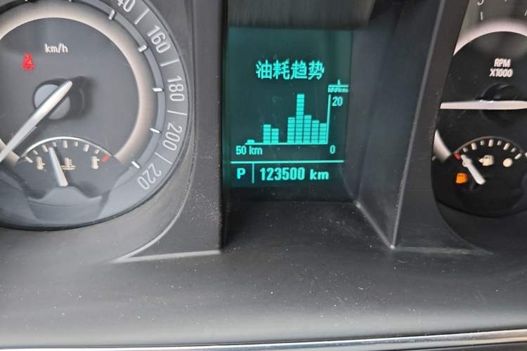 Used Buick GL8 2017 25S Luxury Version China V Standard Odometer Close Up