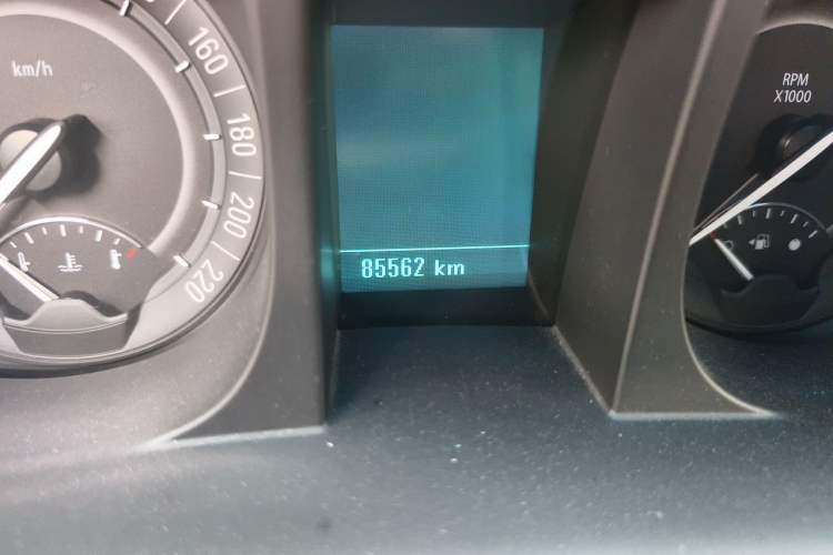 Used Buick GL8 2017 25S Luxury Version China V Standard Odometer Close Up