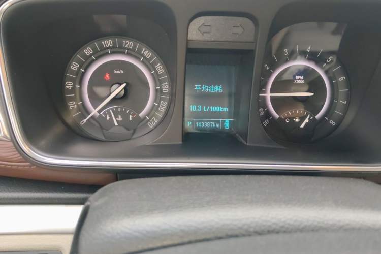Used Buick GL8 2017 25S Luxury Version China V Standard Odometer Close Up