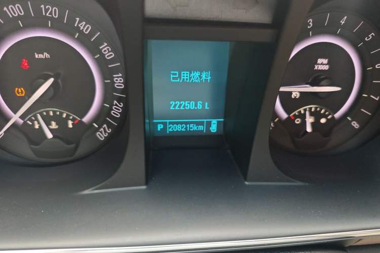 Used Buick GL8 2017 25S Luxury Version China V Standard Odometer Close Up