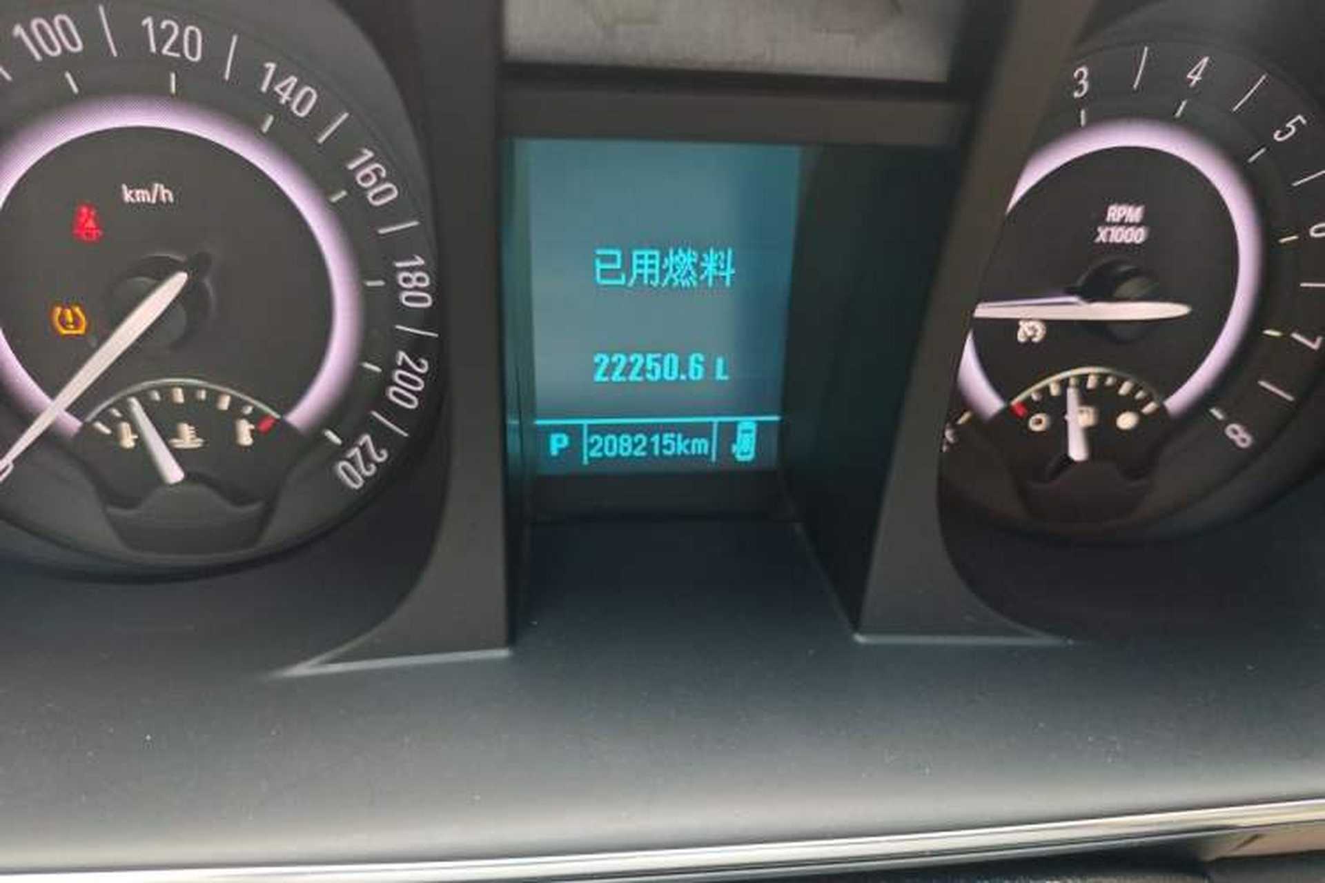 Used Buick GL8 2017 25S Luxury Version China V Standard Odometer Close Up