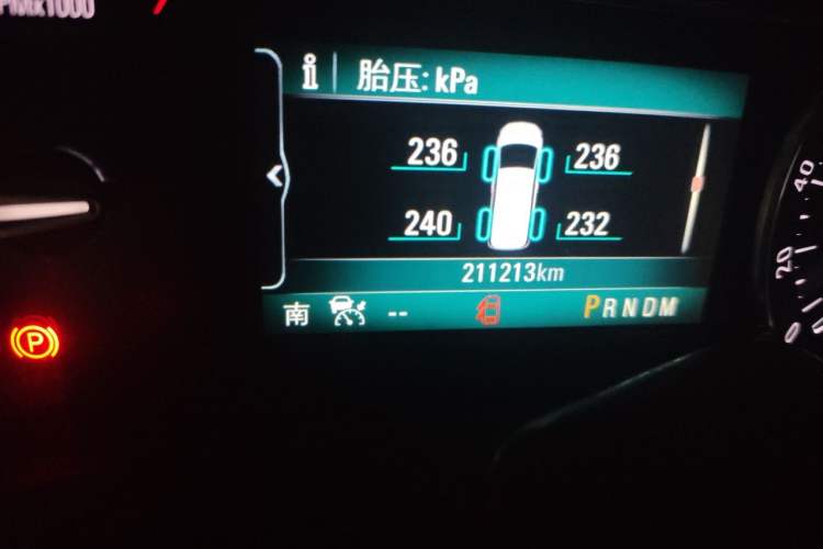 Used Buick GL8 2017 ES 28T Flagship Model China V Standard Odometer Close Up