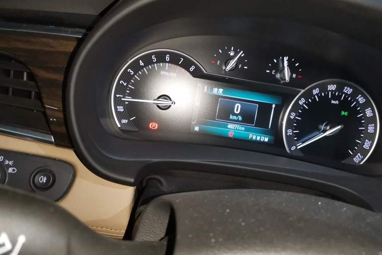 Used Buick GL8 2017 ES 28T Luxury Model China V Standard Odometer Close Up