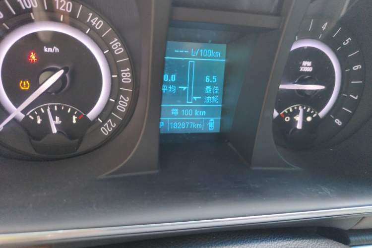 Used Buick GL8 2017 25S Luxury Version China V Standard Odometer Close Up