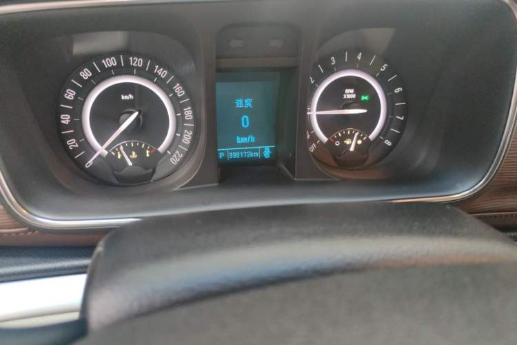 Used Buick GL8 2017 25S Luxury Version China V Standard Odometer Close Up